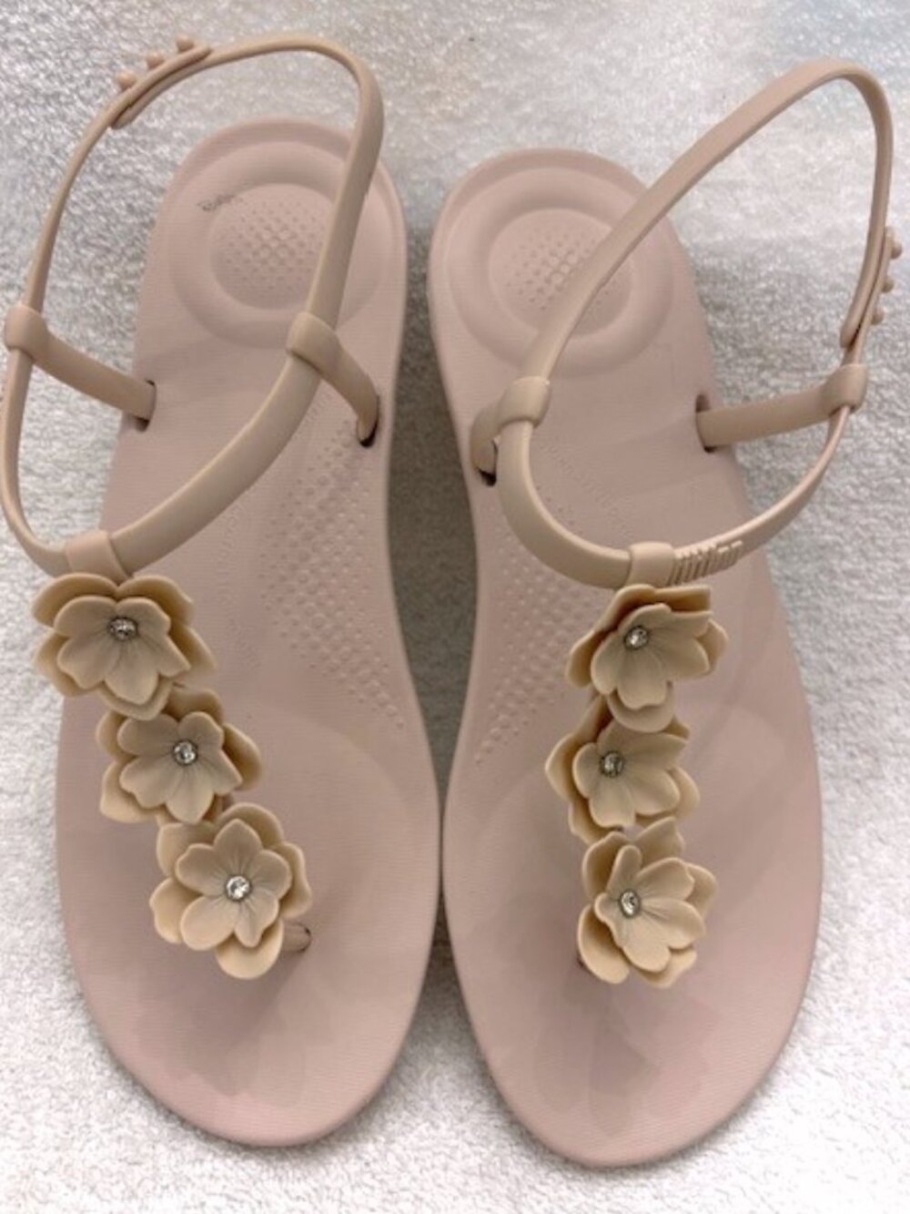Fitflop Iqushion Splash Flower T-Bar Sandals in Nude Rose NWOT Size 10